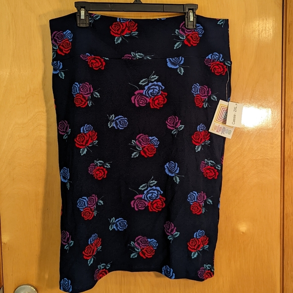 NWT LuLaRoe 2XL Cassie Navy background - Picture 1 of 7